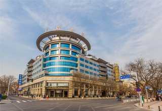 附近的沙发修补划破